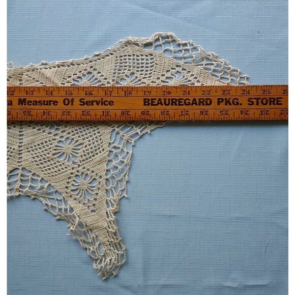 Vintage Doilies Set of 4 Embroidered Embroidery Tatted Crochet - Picture 3 of 4